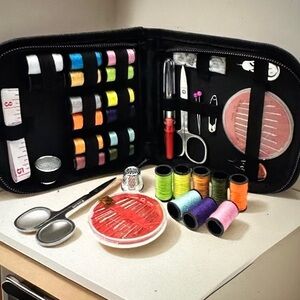 ❣️5|$25❣️Colorful 27 pcs Sewing Kit with Accessories in case.
